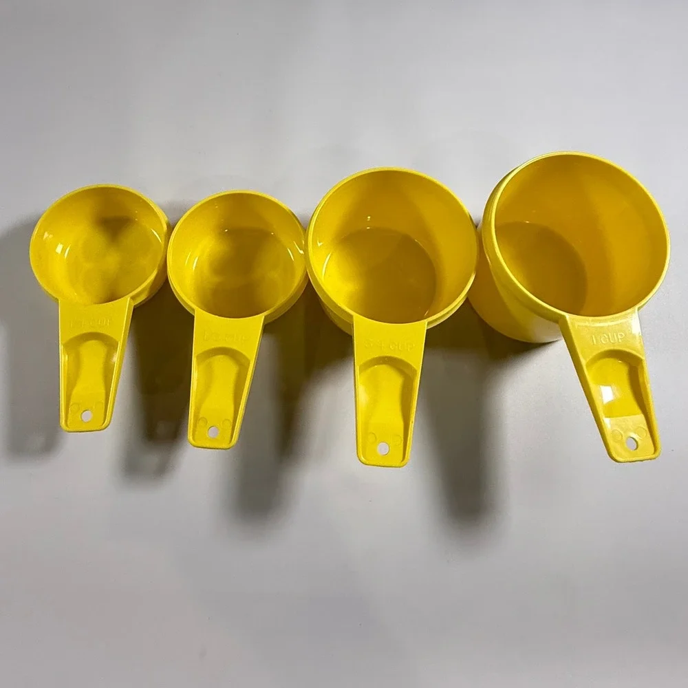 VTG Tupperware Measuring Cups Set 4 Yellow VTG‎ Retro Kitchen MCM Baking Tools